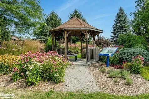 25 Masters Lane Wasaga Beach ON L9Z 1S8