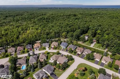 25 Masters Lane Wasaga Beach ON L9Z 1S8