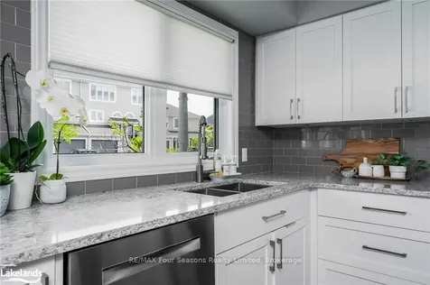 32 Cranberry N/a Collingwood ON L9Y 5C4