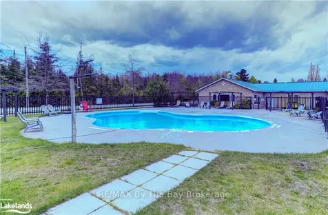 12 Kawartha Crescent Wasaga Beach ON L9Z 1X7
