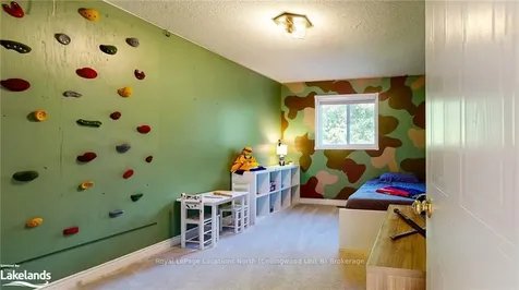 9 Donald Crescent Wasaga Beach ON L9Z 1E1