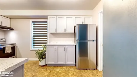 9 Donald Crescent Wasaga Beach ON L9Z 1E1
