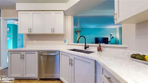 9 Donald Crescent Wasaga Beach ON L9Z 1E1