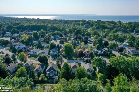 9 Donald Crescent Wasaga Beach ON L9Z 1E1