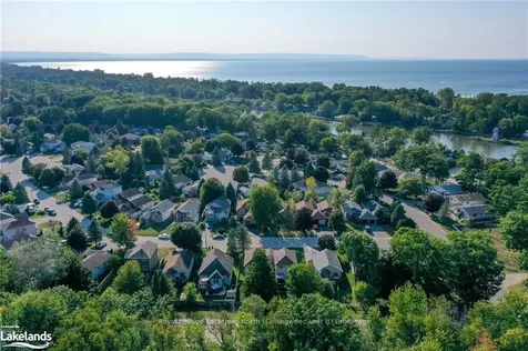 9 Donald Crescent Wasaga Beach ON L9Z 1E1