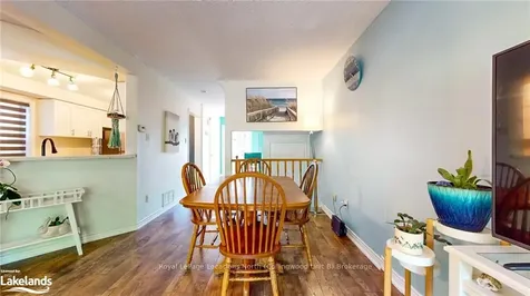 9 Donald Crescent Wasaga Beach ON L9Z 1E1
