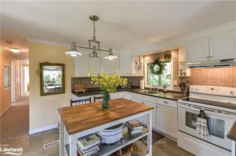 4 Muir Drive Oro-medonte ON L3V 6H1