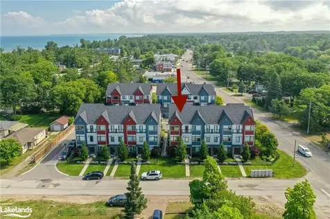 8 Bremont Way Wasaga Beach ON L9Z 2H3
