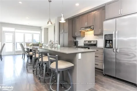 8 Bremont Way Wasaga Beach ON L9Z 2H3