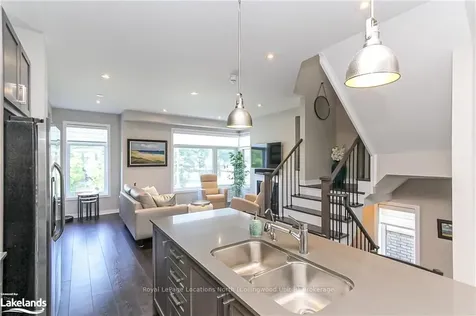 8 Bremont Way Wasaga Beach ON L9Z 2H3