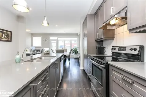8 Bremont Way Wasaga Beach ON L9Z 2H3