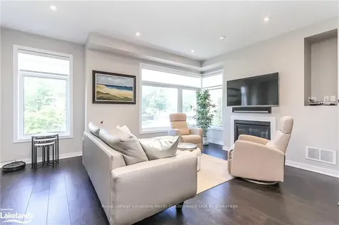 8 Bremont Way Wasaga Beach ON L9Z 2H3
