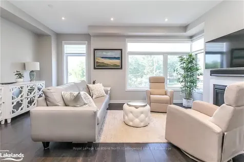 8 Bremont Way Wasaga Beach ON L9Z 2H3