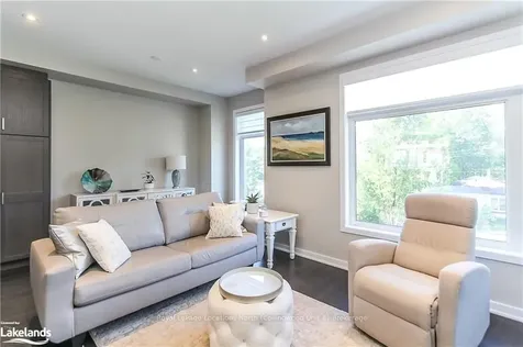 8 Bremont Way Wasaga Beach ON L9Z 2H3
