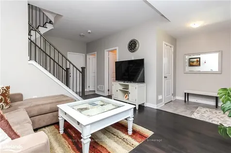 8 Bremont Way Wasaga Beach ON L9Z 2H3