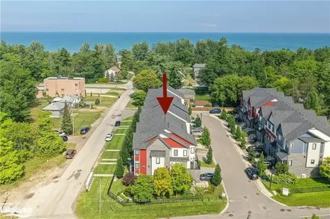 8 Bremont Way Wasaga Beach ON L9Z 2H3