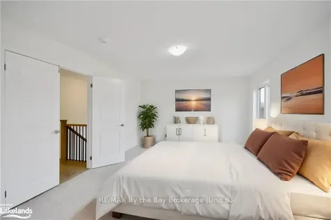 32 Simona Avenue Wasaga Beach ON L9Z 0L4
