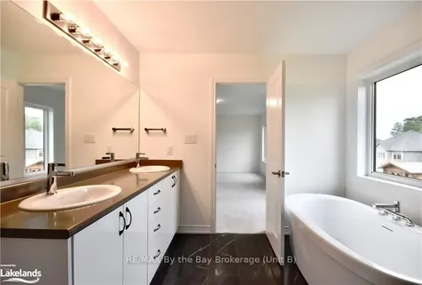 32 Simona Avenue Wasaga Beach ON L9Z 0L4