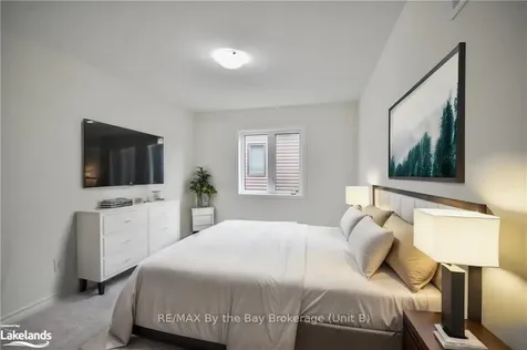 32 Simona Avenue Wasaga Beach ON L9Z 0L4