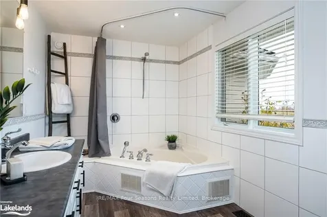 1913 Fairgrounds Road N Clearview ON L0M 1S0