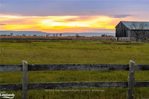 1913 Fairgrounds Road N Clearview ON L0M 1S0