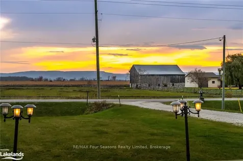 1913 Fairgrounds Road N Clearview ON L0M 1S0