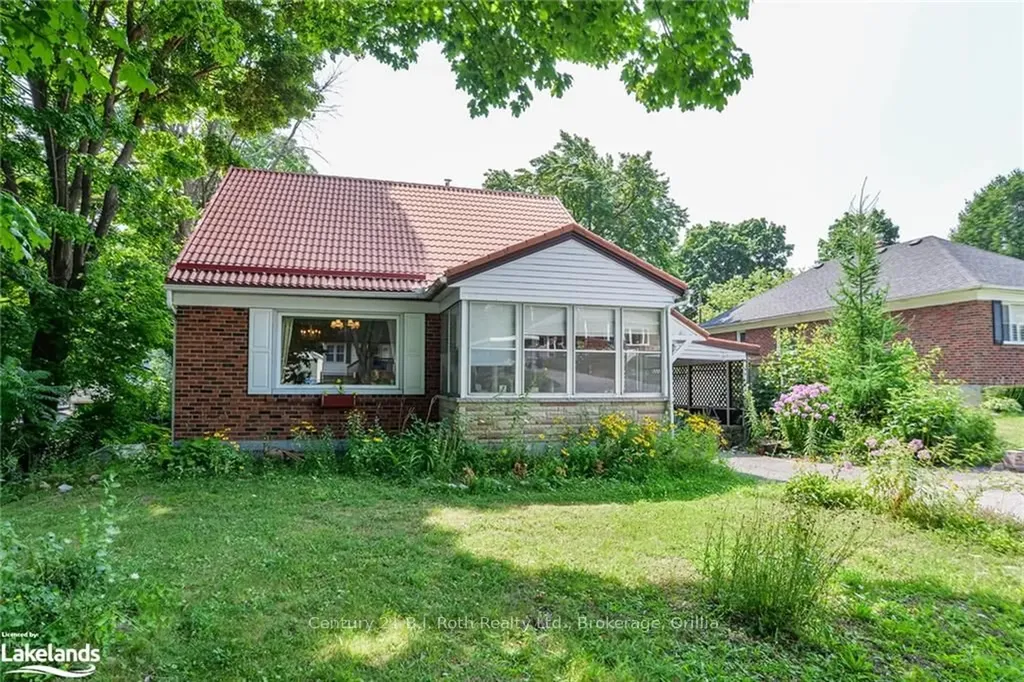 32 Argyle Avenue Orillia ON L3V 2V6