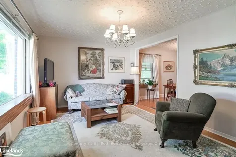 32 Argyle Avenue Orillia ON L3V 2V6