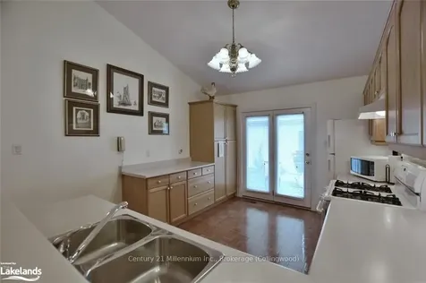 5 Shannon Court Collingwood ON L9Y 5N9
