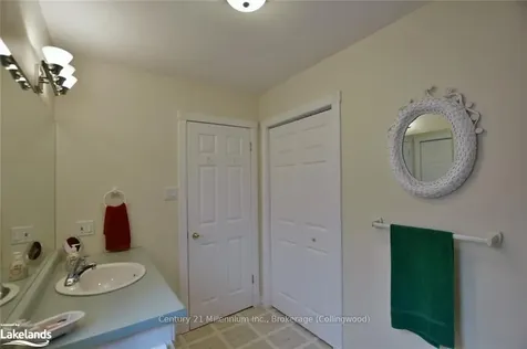 5 Shannon Court Collingwood ON L9Y 5N9