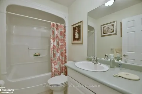 5 Shannon Court Collingwood ON L9Y 5N9