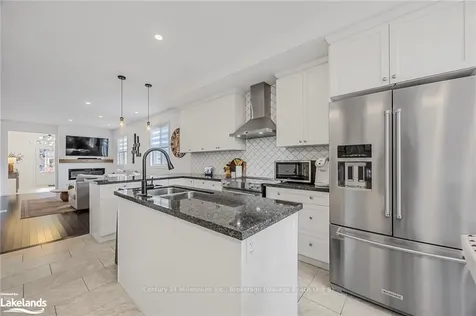 28 Atlantis Drive Orillia ON L3V 8L4
