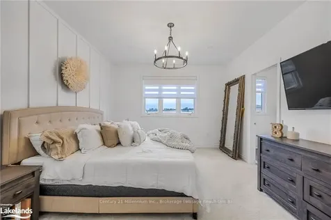 28 Atlantis Drive Orillia ON L3V 8L4