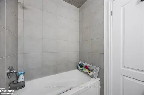 28 Atlantis Drive Orillia ON L3V 8L4
