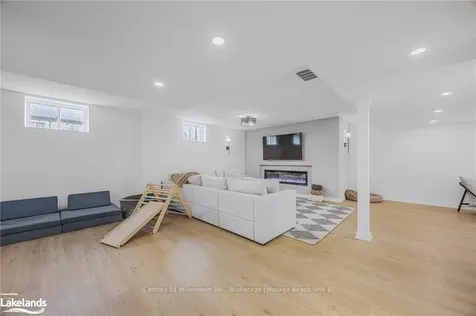 28 Atlantis Drive Orillia ON L3V 8L4