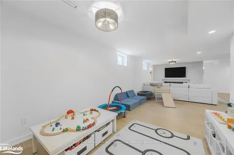 28 Atlantis Drive Orillia ON L3V 8L4