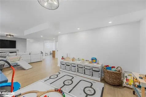 28 Atlantis Drive Orillia ON L3V 8L4