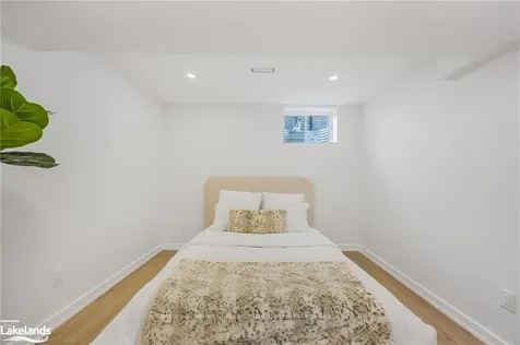 28 Atlantis Drive Orillia ON L3V 8L4