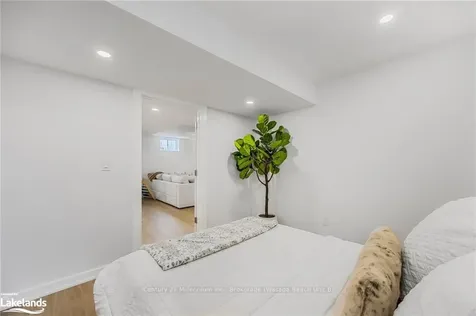 28 Atlantis Drive Orillia ON L3V 8L4