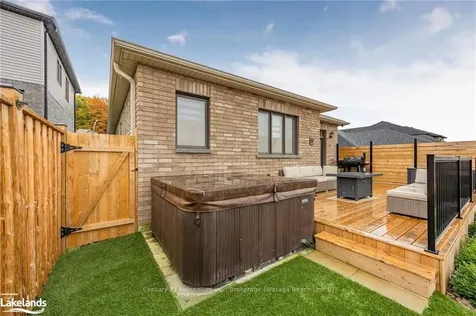 28 Atlantis Drive Orillia ON L3V 8L4