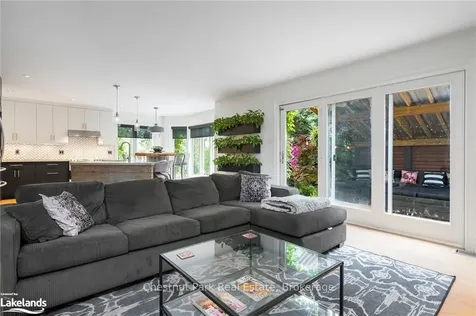 3 Burnside Court Collingwood ON L9Y 4R7