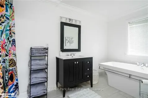 3 Burnside Court Collingwood ON L9Y 4R7