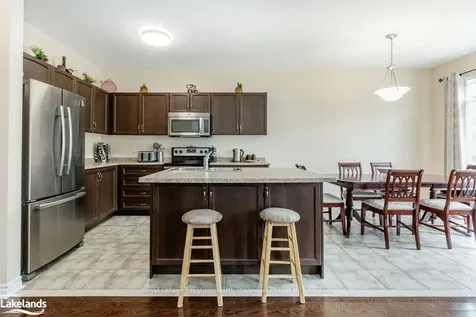 33 Grand Poplar Lane Wasaga Beach ON L9Z 0E2