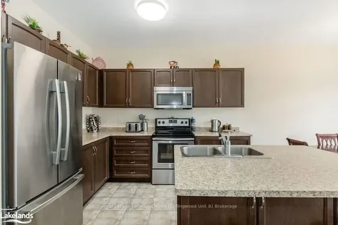 33 Grand Poplar Lane Wasaga Beach ON L9Z 0E2
