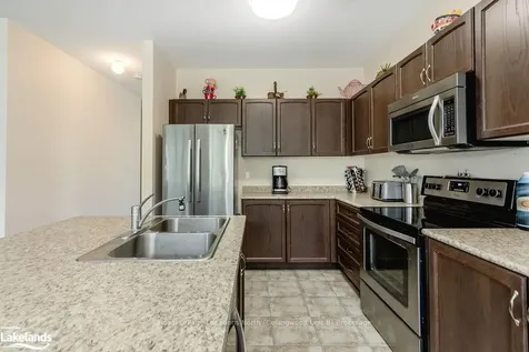33 Grand Poplar Lane Wasaga Beach ON L9Z 0E2