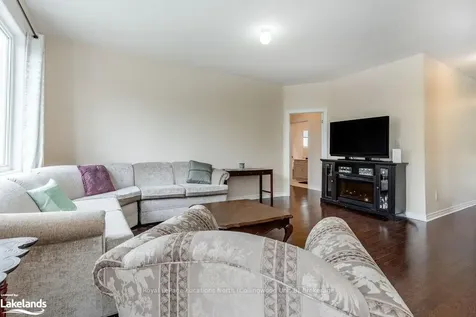 33 Grand Poplar Lane Wasaga Beach ON L9Z 0E2
