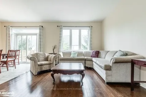 33 Grand Poplar Lane Wasaga Beach ON L9Z 0E2
