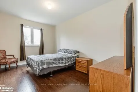 33 Grand Poplar Lane Wasaga Beach ON L9Z 0E2