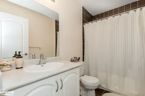 33 Grand Poplar Lane Wasaga Beach ON L9Z 0E2