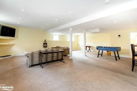 33 Grand Poplar Lane Wasaga Beach ON L9Z 0E2